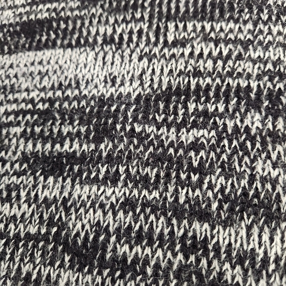 Derek Heart Knit Sweater Womens S Black Grey Scalloped Hem Rounded Cut - Picture 3 of 4
